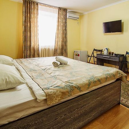 Bereket Hotel Астана Екстериор снимка